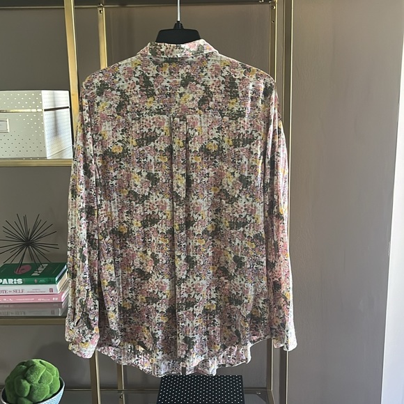 Women’s Button-up - Picture 3 of 4